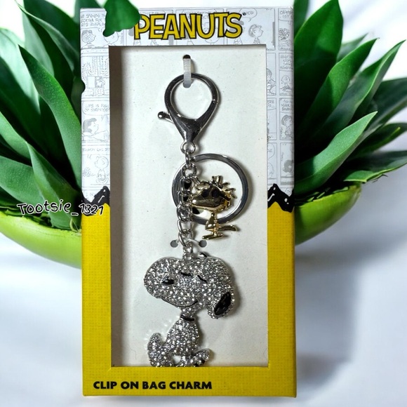 Snoopy Rhinestone Keychain - Picture 3 of 5